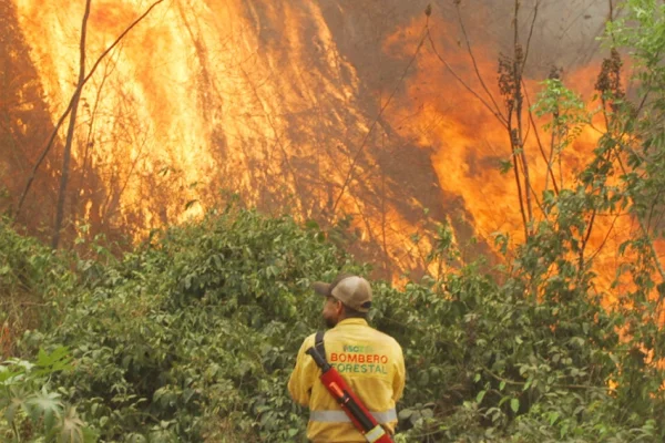 İklim krizi kadınları eve hapsetti