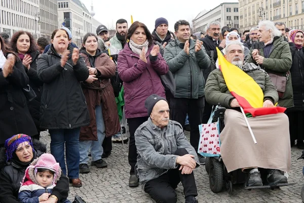 Berlin'de çağrı yankılanırken