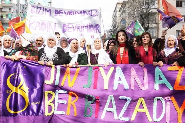 Devrimci mücadelenin öznesi kadınlar