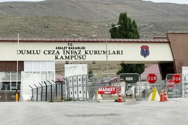 Tutsaklara kitap vermemenin bahanesi çok