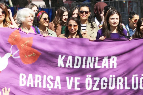 Barış için demokrasi mücadelesi büyütülmeli