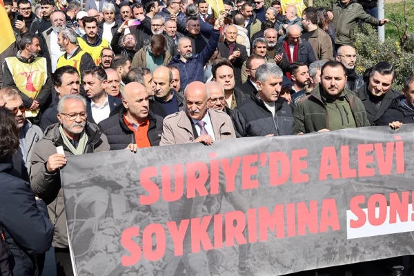 Alevi katliamı var