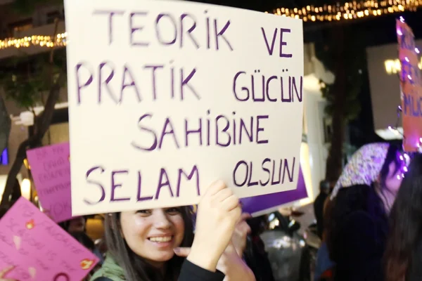 Mikro ve makrokosmos arasında bir anlatı evreni