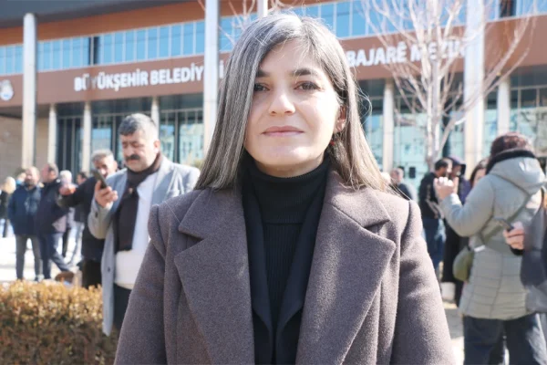 Sığınakları kapattı, kadını şiddete itti