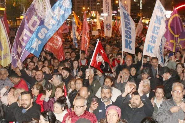 Siyasi darbeye öfke