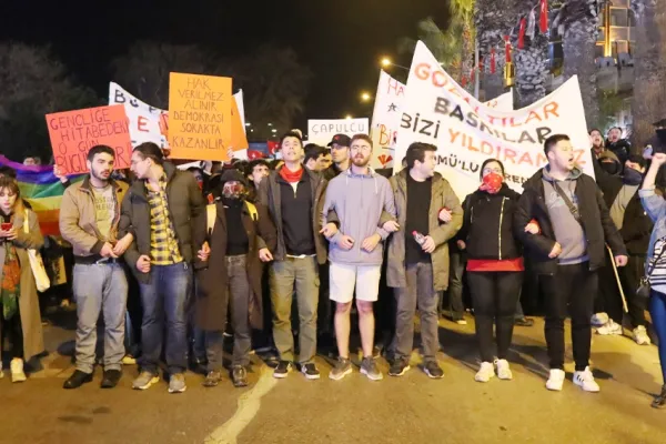 Öğrenci protestoları sürüyor
