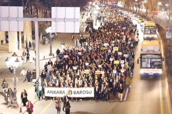 Baro hukuk için ayakta