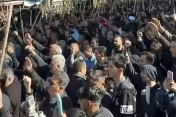 İran mezhep çatışmasına çekiliyor