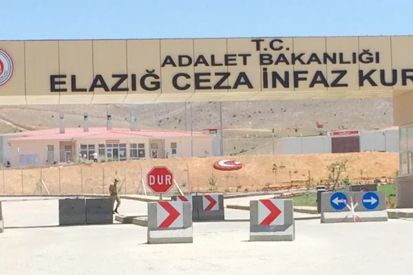 Tutsak Aydemir'e 3. erteleme