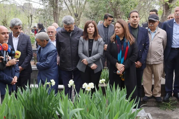 Vedat Aydın'ın mezarını ziyaret