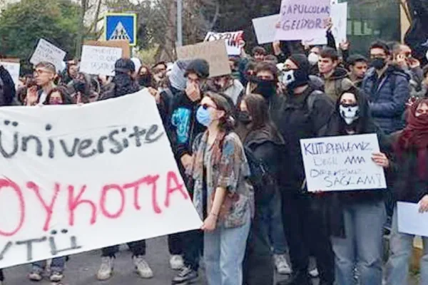 Üniversitelilerden boykot