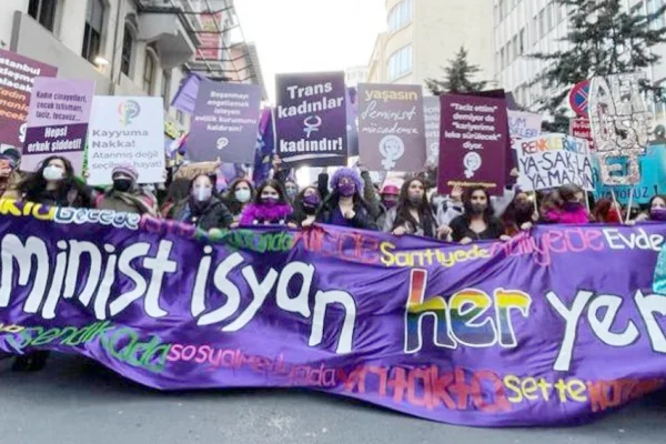Yalnız ve çaresiz değiliz