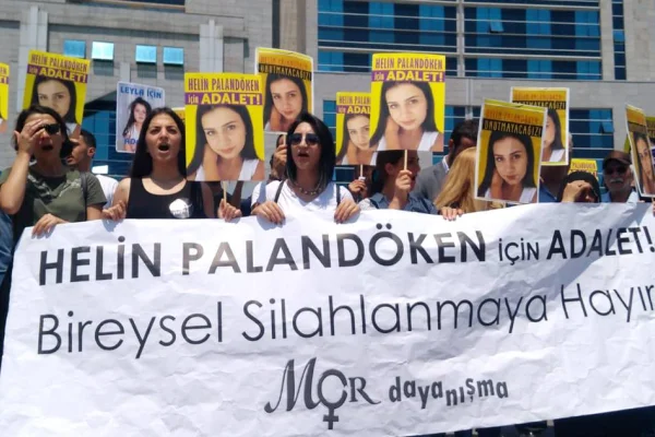Silahlar kadınları vuruyor