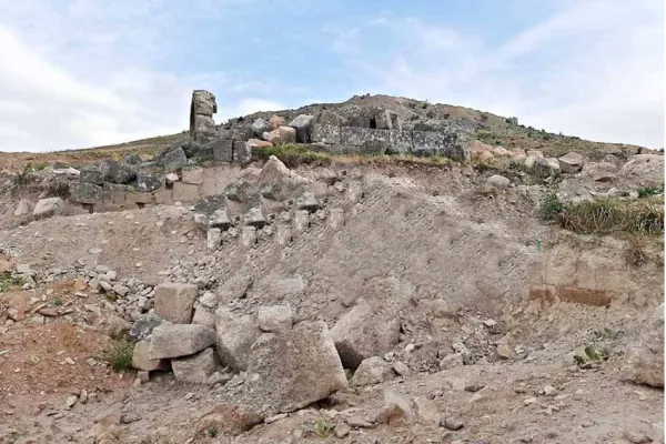Nebî Hûrî Höyüğü yağmalandı