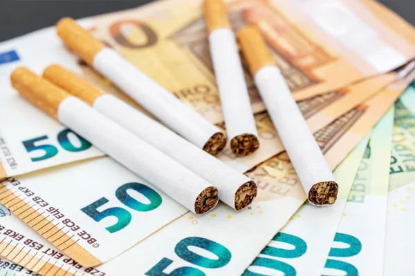 Tütüne esrar, esrara ciklet muamelesi