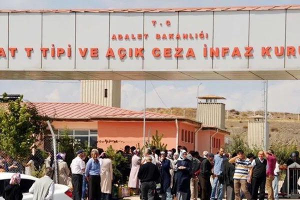 Taraflı koğuşta kalıyormuş