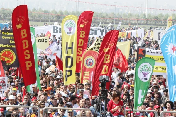 Newroz coşkusuyla 1 Mayıs'a