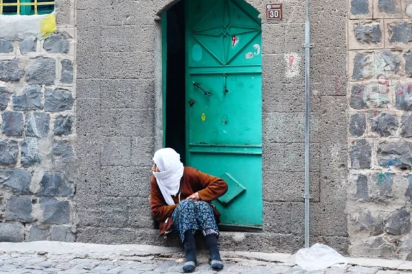 Yoksulluk şiddeti görünmez kılıyor