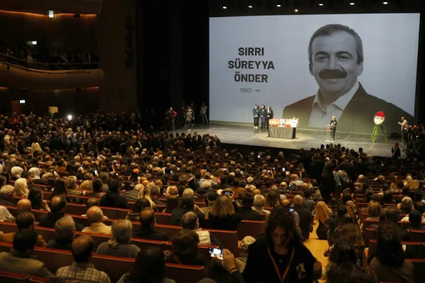 Söz verilerek veda edildi
