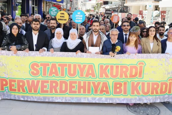 Kürtçeyi çalışarak savunuyorlar