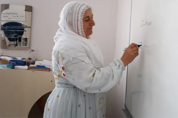 Dilinin öğrencisi ana