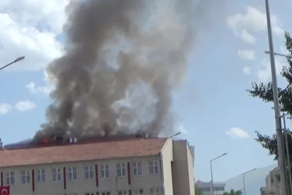 Öğrenciler tehditle susturuluyor