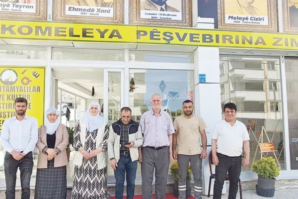Kürtçe derneğe ertesi gün karakol