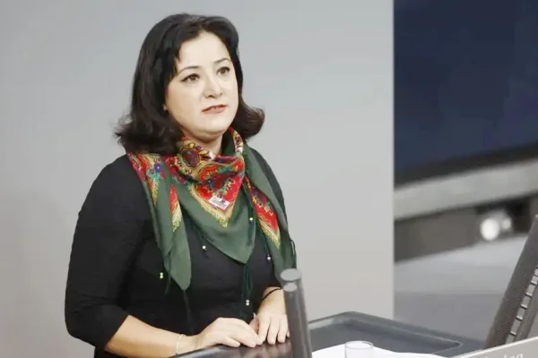 Yasağı kaldırmıyor, yetkiyi mahkemeye bırakıyor