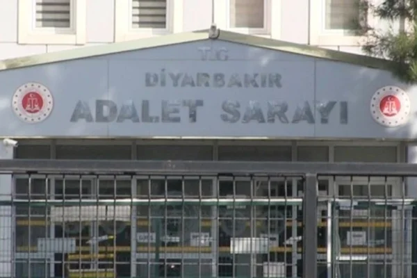 'Yasak kitap' davasında beraat