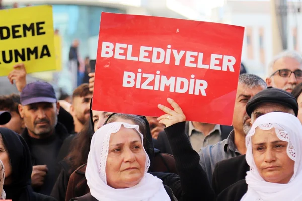 Kayyum rejimi: Kalpazan demokrasi