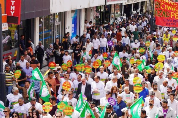 Ehmedê Xanî'ye Kürtçe yürüyüşü