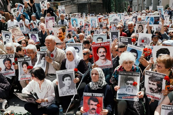 Bakan sözünün arkasında dursun