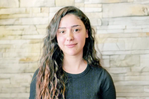 Sesiyle, gitarıyla Kürtçe