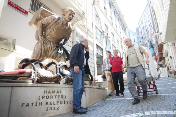 Hamal durağında tükenen hayatlar