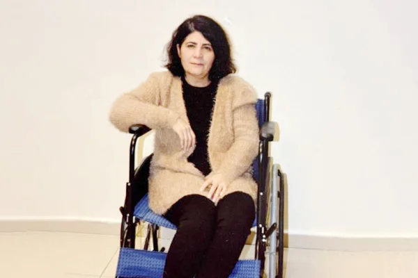 Koz olarak kullanıyor