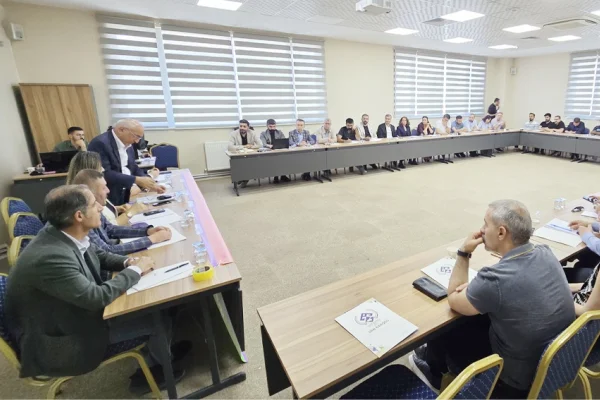 DEM Parti durmadan anlatıyor