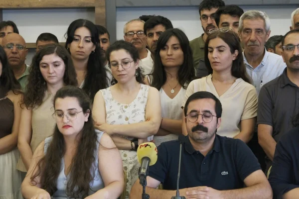 400 tutsak tekli hücrede