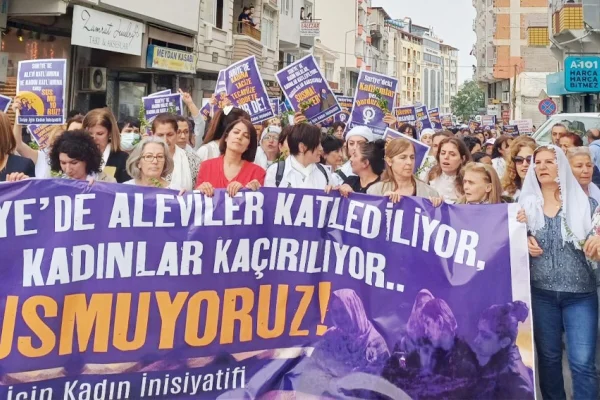 Korkunun gölgesinde: Alevi kadınlar