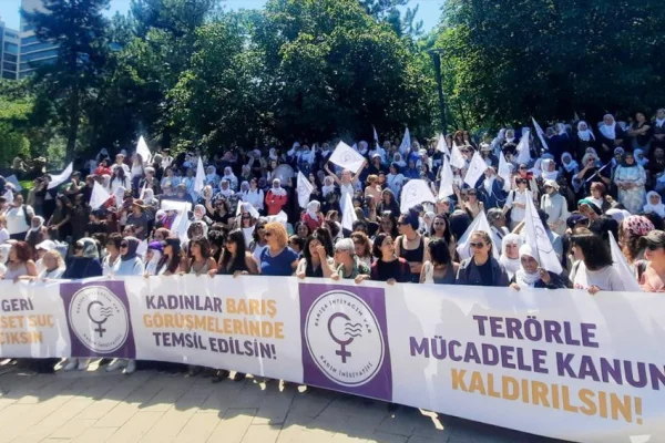 Kalıcı ve onurlu barış istiyoruz