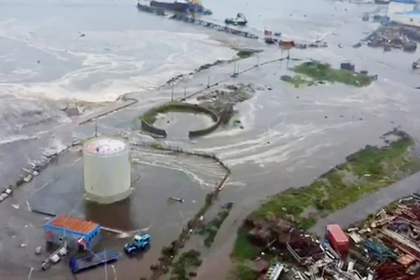 Rusya sarsıldı, tsunami alarmı verildi