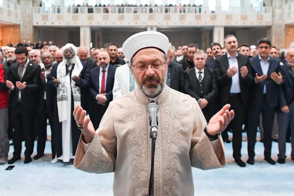 Diyanet bütçesiyle yetinmiyor
