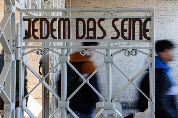 Eski Nazi kampı anıtına ‘kefiye’ yasağı