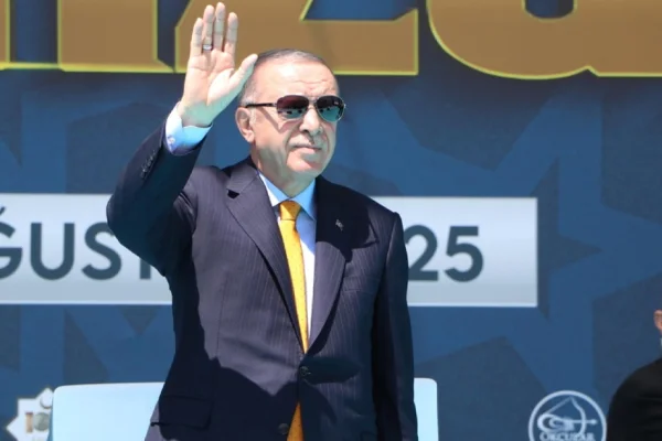 Erdoğan kılıçla tehdit etti