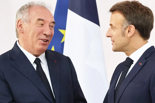 Bayrou hükümeti çöküyor