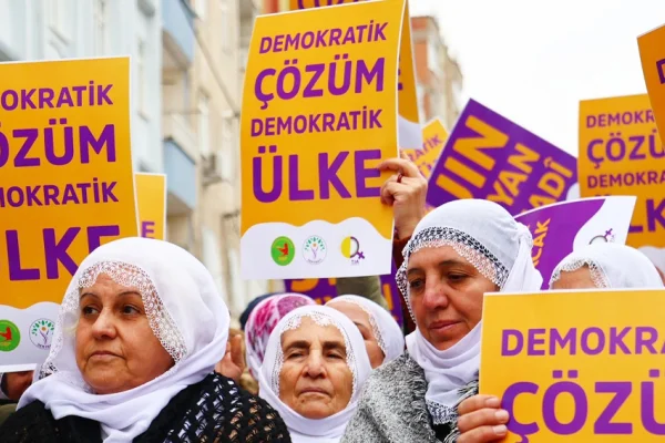 Demokrasi ve barış mücadeleyle kazanılır