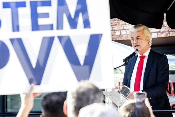 Hollanda ivmeyi aşırı sağa kırıyor