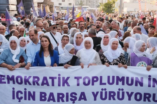 On binler barış için alanlardaydı