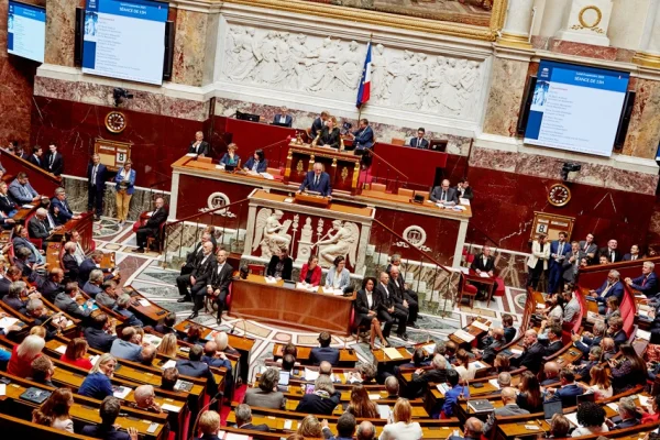 Macron yine başbakan arayışında