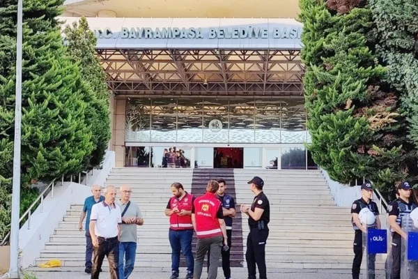 Bayrampaşa Belediyesi çalınıyor