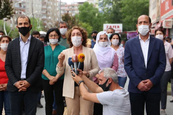 Devlet terörü çok sayıda kentte protesto edildi